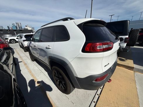 Used 2018 Jeep Cherokee Trailhawk image 4