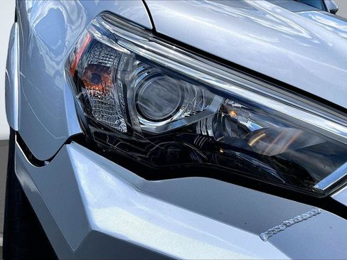 Used 2018 Toyota 4Runner SR5 AWD/4WD image 30
