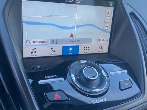 Used 2017 Ford Escape Titanium image 4