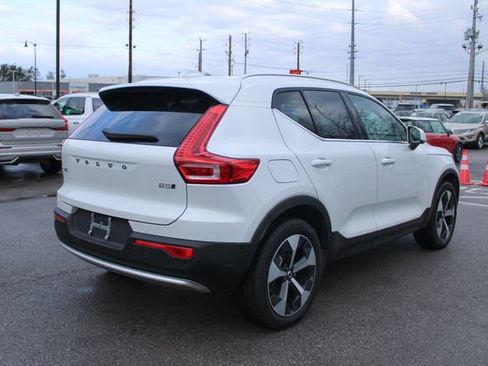 Used 2025 Volvo XC40 B5 Plus image 45