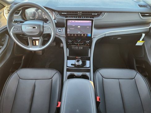 New 2025 Jeep Grand Cherokee Limited w/ Black Appearance Package image 19