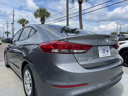 Used 2018 Hyundai Elantra SE FWD image 3