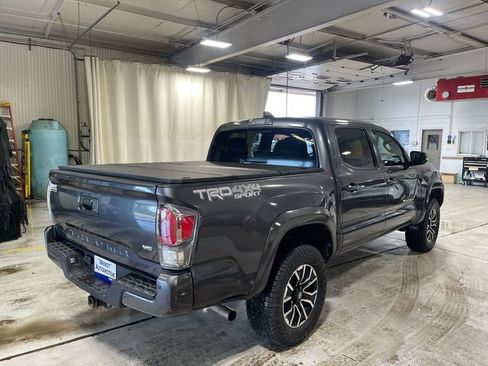 Used 2022 Toyota Tacoma TRD Sport w/ TRD Premium Sport Package AWD/4WD image 9
