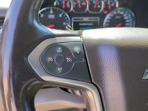 Used 2019 Chevrolet Suburban LT RWD image 17