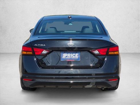 Used 2025 Nissan Altima 2.5 SV FWD image 7