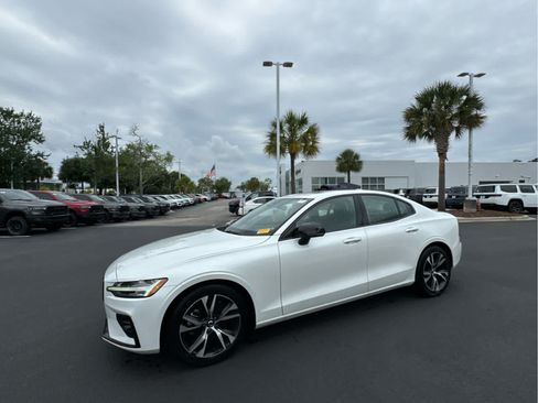 Used 2024 Volvo S60 B5 Core FWD image 11