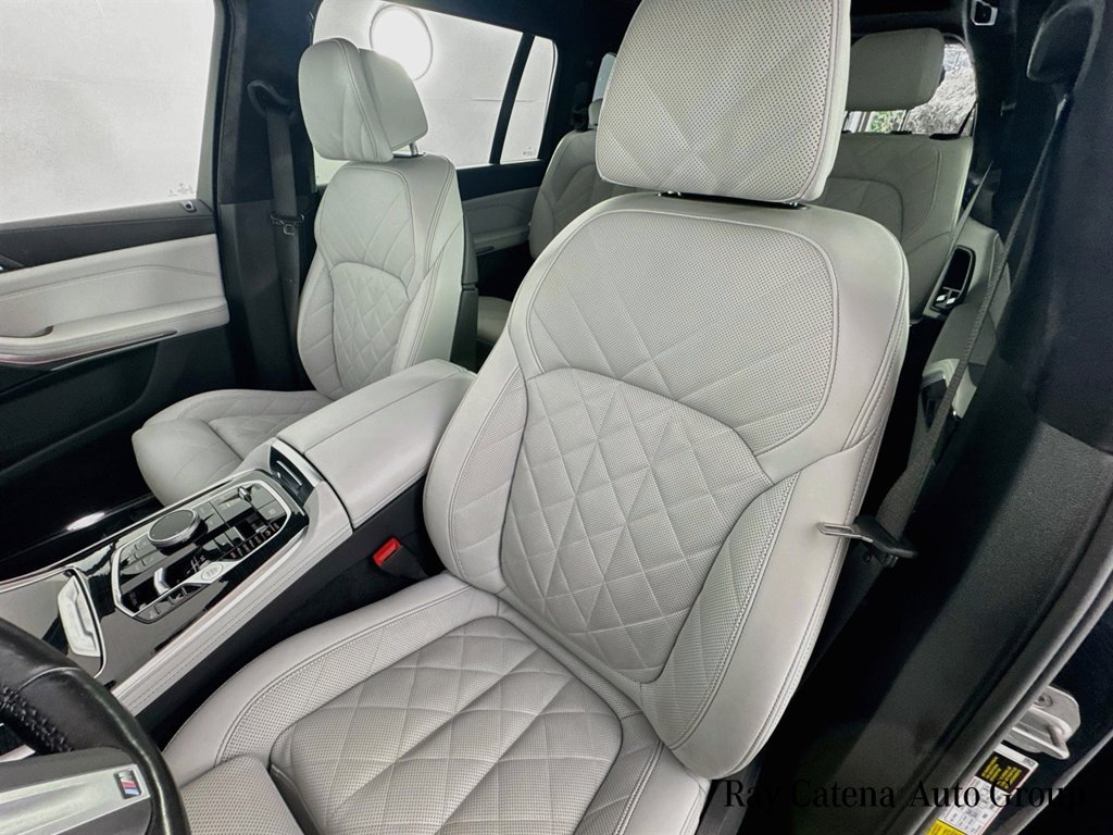 Used 2024 BMW X7 xDrive40i w/ M Sport Package AWD/4WD image 21