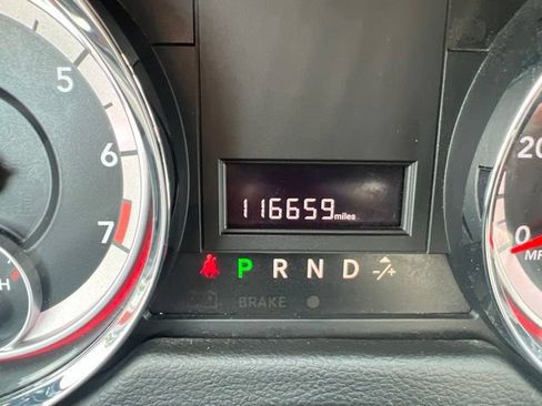 Used 2018 Dodge Grand Caravan SE FWD image 12