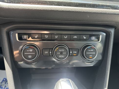 Used 2020 Volkswagen Tiguan SE w/ Panoramic Sunroof Package AWD/4WD image 16