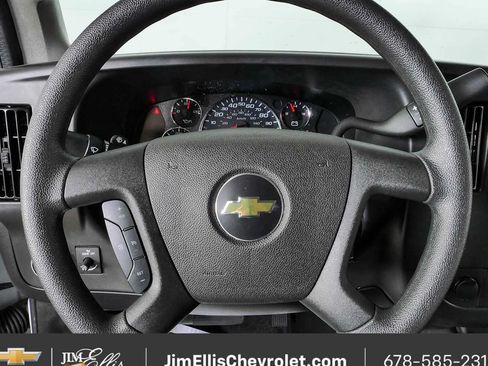 Used 2025 Chevrolet Express 3500 LT w/ LT Preferred Equipment Group RWD image 8