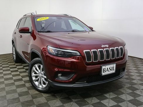 Used 2019 Jeep Cherokee Latitude w/ Cold Weather Group image 3