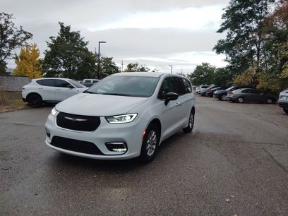 Certified 2025 Chrysler Pacifica Select