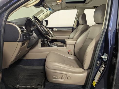 Used 2020 Lexus GX 460 Premium w/ Premium Package image 4
