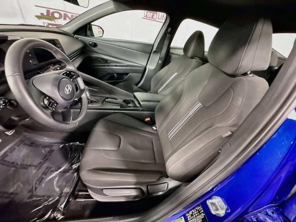 Certified 2025 Hyundai Elantra Sport FWD image 24