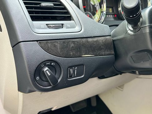 Used 2019 Dodge Grand Caravan SE FWD image 17