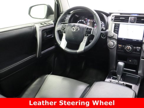 Used 2022 Toyota 4Runner SR5 Premium image 33