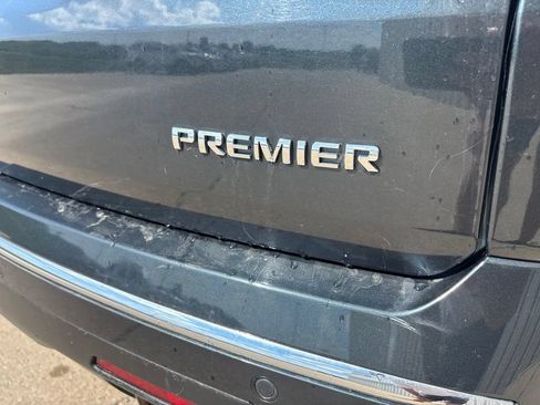 Used 2021 Chevrolet Traverse Premier AWD/4WD image 10