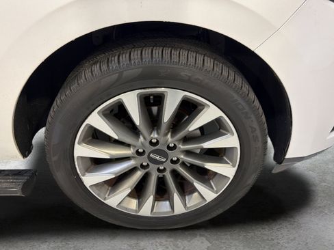 Used 2019 Lincoln Navigator Select w/ Cargo Package AWD/4WD image 36
