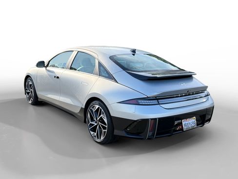 Certified 2025 Hyundai Ioniq 6 SEL image 3