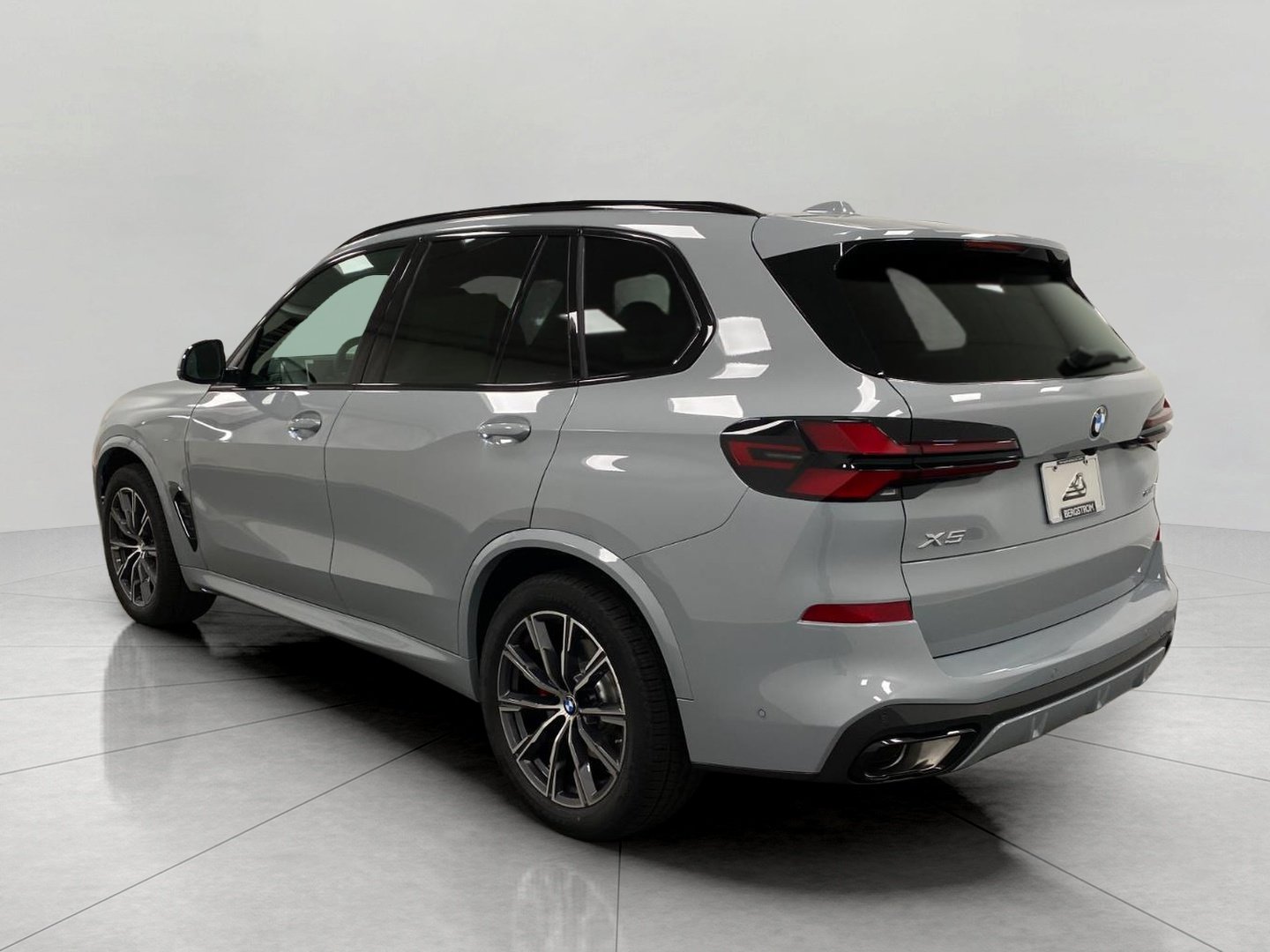 New 2026 BMW X5 xDrive40i w/ M Sport Package AWD/4WD image 9
