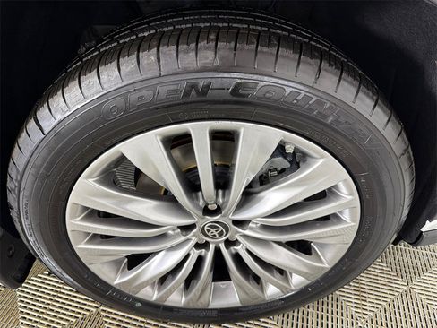 Used 2025 Toyota Highlander Platinum image 14