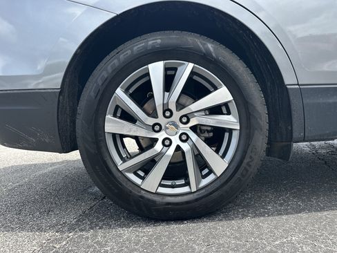 Used 2023 Chevrolet Equinox Premier FWD image 18