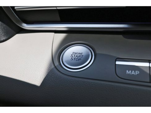 Certified 2025 Hyundai Elantra SEL FWD image 28
