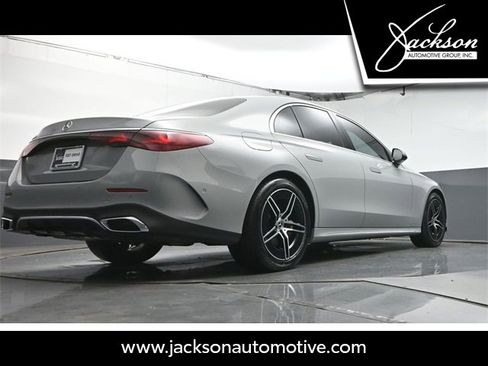 Used 2025 Mercedes-Benz E 350 Sedan image 39