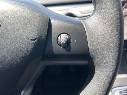 Used 2023 Tesla Model Y Long Range AWD/4WD image 19