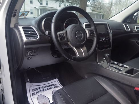 Used 2013 Jeep Grand Cherokee Laredo AWD/4WD image 10