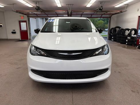 New 2027 Chrysler Pacifica LX FWD image 2