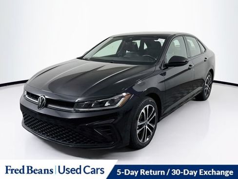 Used 2025 Volkswagen Jetta Sport FWD image 3