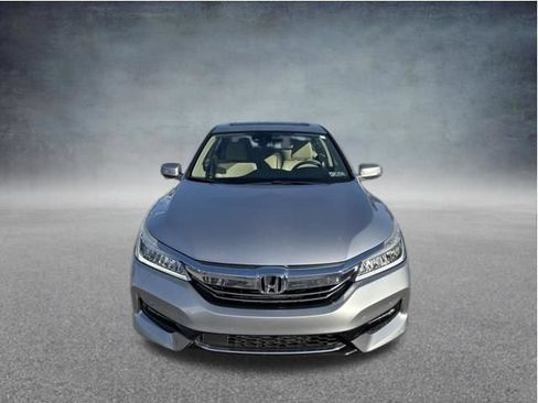 Used 2017 Honda Accord Touring image 21