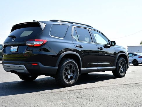 Used 2024 Honda Pilot TrailSport image 7