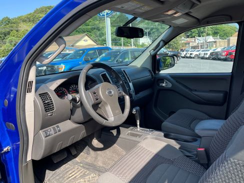 Used 2012 Nissan Frontier SV w/ SV Premium Utility Pkg AWD/4WD image 10