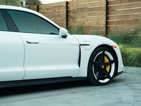 Used 2022 Porsche Taycan Turbo S image 19