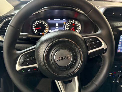 Used 2021 Jeep Renegade Latitude FWD image 23