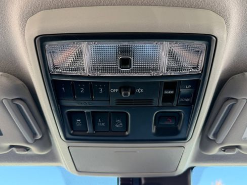 Used 2022 Toyota 4Runner SR5 Premium image 32