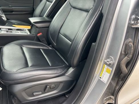 Used 2020 Ford Explorer XLT w/ Equipment Group 202A image 12