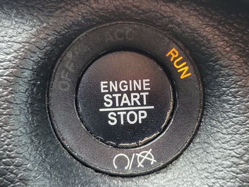 Used 2021 Jeep Cherokee Limited FWD image 28