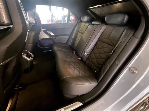 Used 2023 BMW 740i RWD image 19
