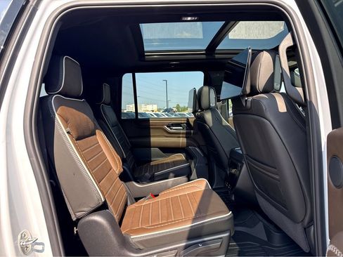 New 2026 GMC Yukon XL Denali Ultimate AWD/4WD image 6