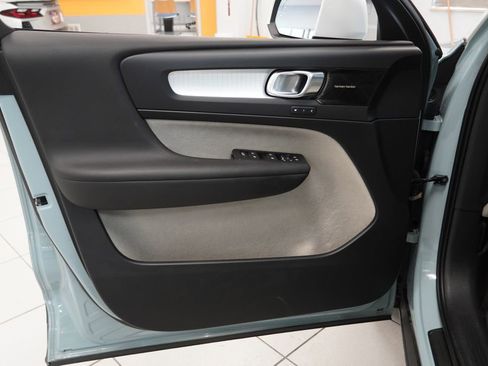 Used 2019 Volvo XC40 T5 Momentum AWD/4WD image 19