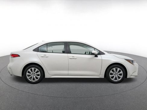 Used 2025 Toyota Corolla LE FWD image 13