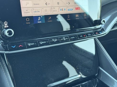 Used 2024 Jeep Wagoneer L Base image 13