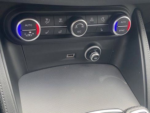 Used 2023 Alfa Romeo Stelvio Veloce image 28