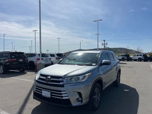 Used 2019 Toyota Highlander XLE image 4