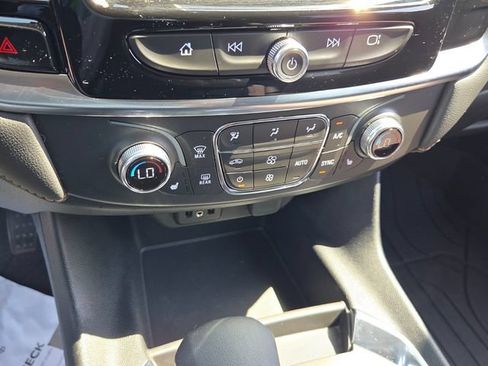 Used 2021 Chevrolet Traverse LT FWD image 20