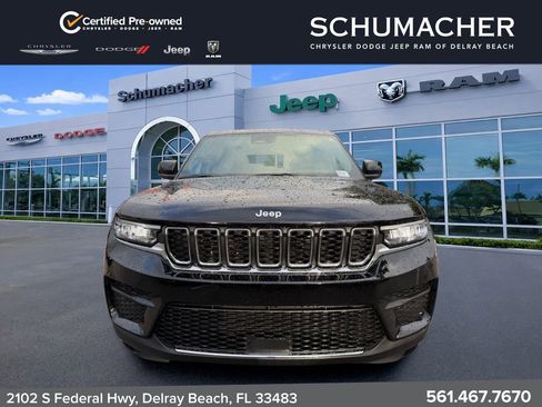 Used 2025 Jeep Grand Cherokee Laredo X w/ Luxury Tech Group I RWD image 2