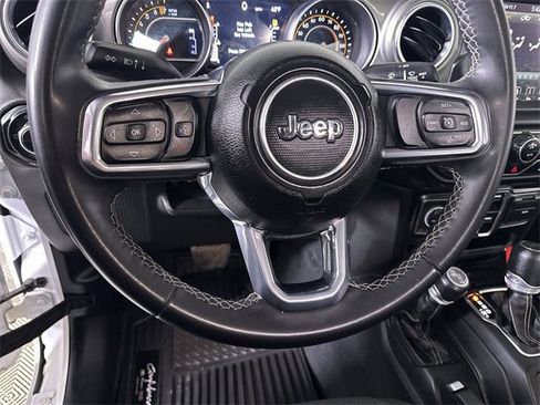 Used 2023 Jeep Gladiator Overland image 11